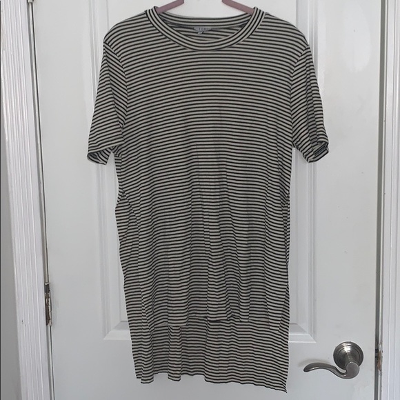 Black & White Striped Side Slit T-Shirt - Picture 3 of 4